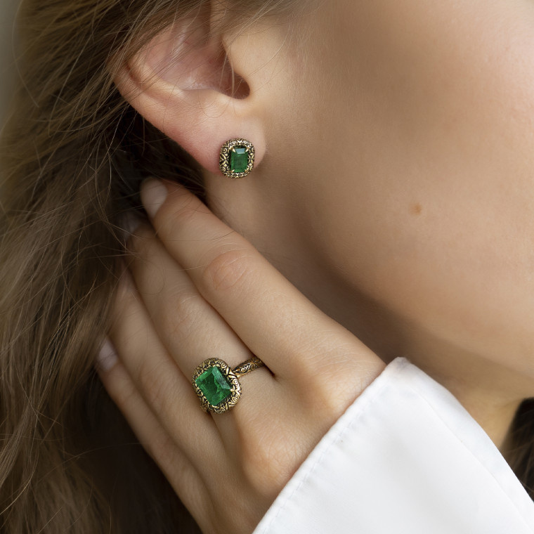 Earrings 