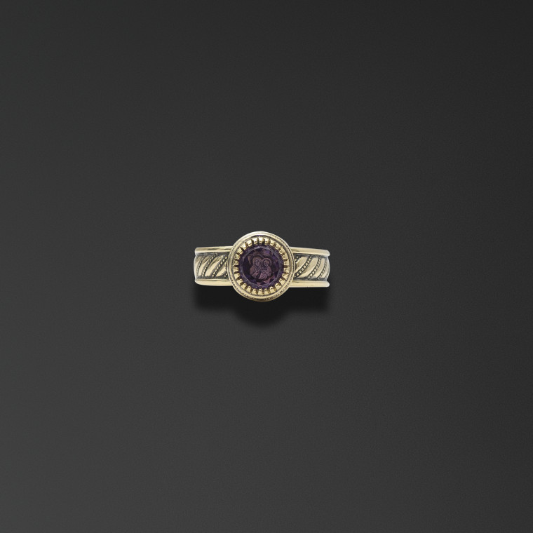 Gemstone ring 