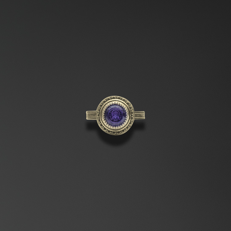 Gemstone ring 