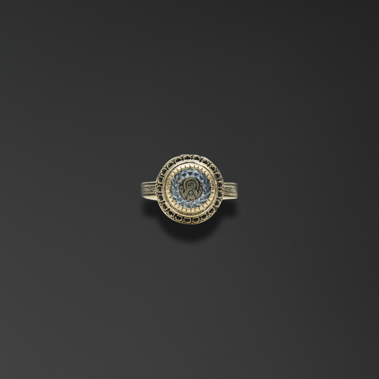 Gemstone ring 