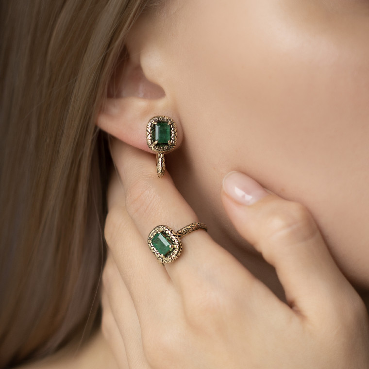 Earrings 