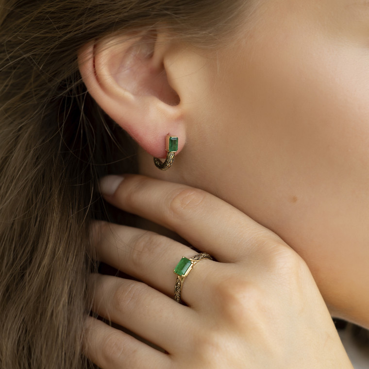 Earrings 