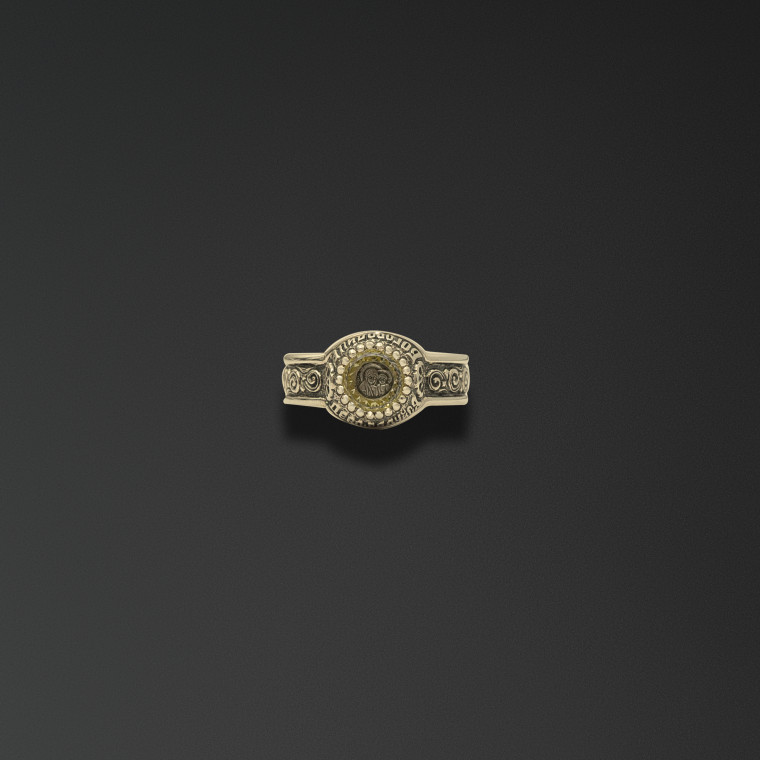 Gemstone ring 