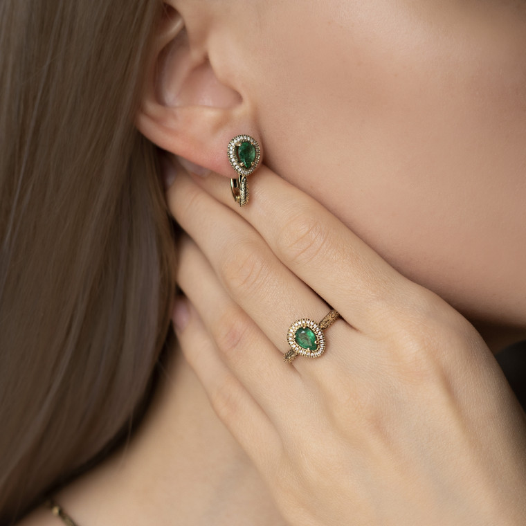 Earrings 